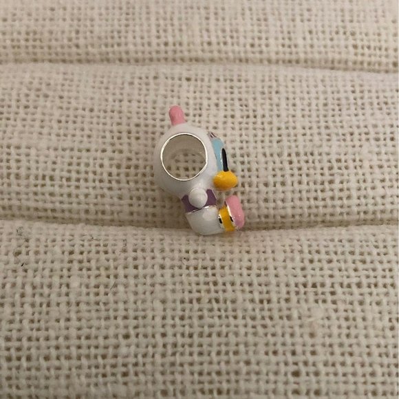 Baby Daisy Duck Charm - Picture 3 of 4